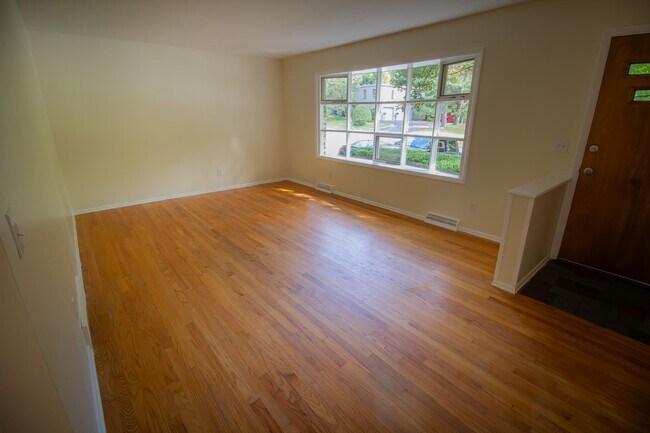 Building Photo - 57 Sherwood Dr