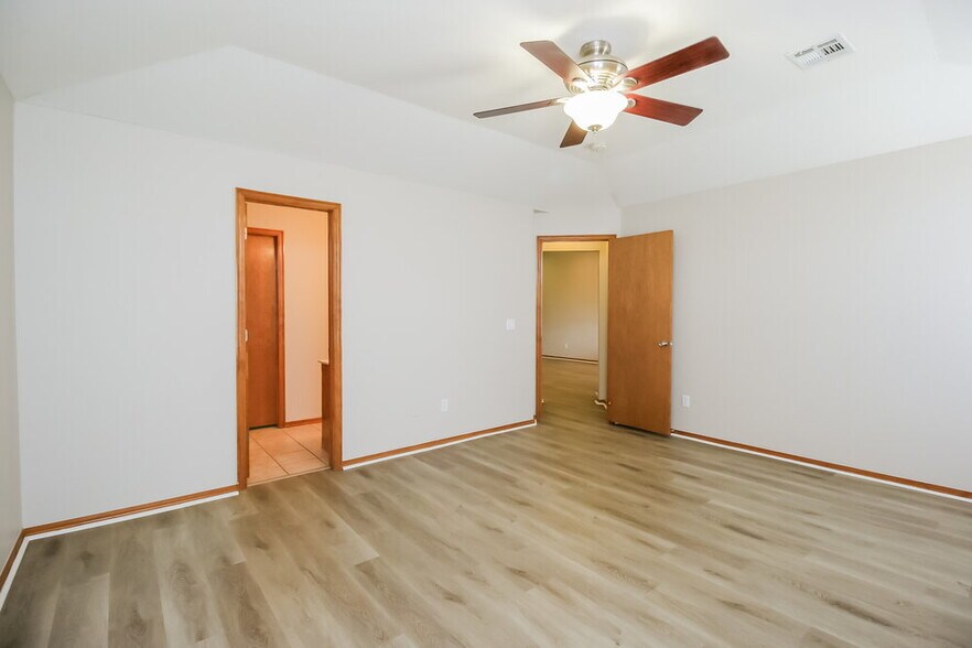 Building Photo - 528 NW 174th St