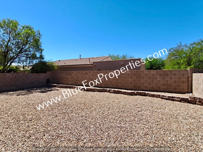 Building Photo - 5541 N Silver Stream Way