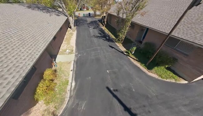 Building Photo - 701 E 45th St