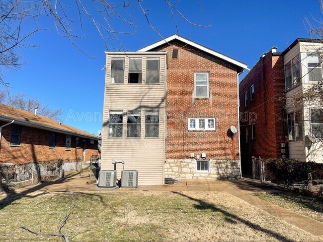 Building Photo - 6044 Southwest Ave