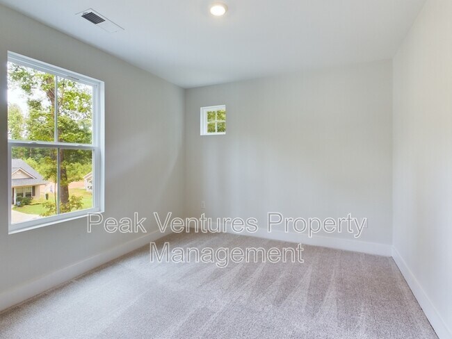 Building Photo - 113 Norbert Ln