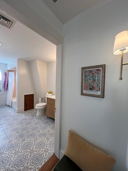 Building Photo - 214 Bowen St