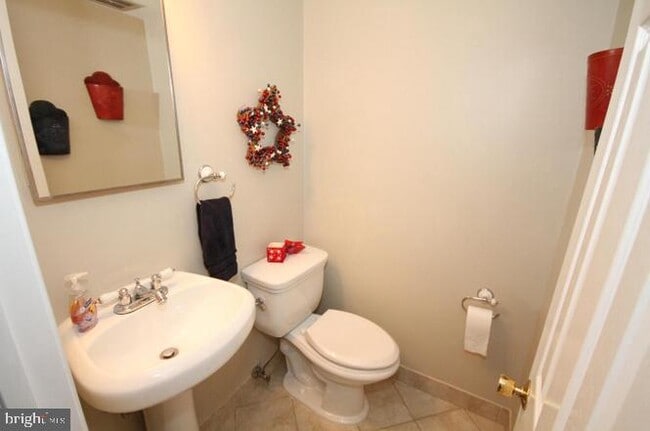 Building Photo - 8521 Tysons Ct