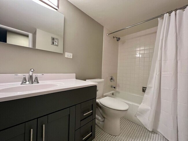 Building Photo - 170 E Lake St