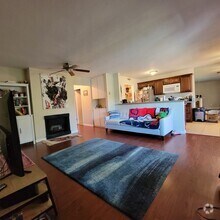 Building Photo - Spacious 2 bedroom 1 bathroom Condo with L...