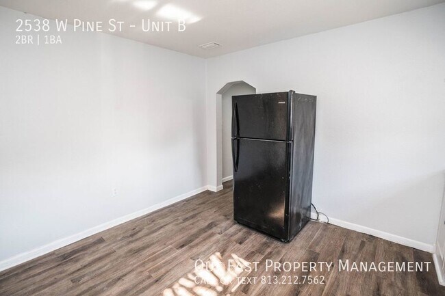 Building Photo - Freshly Renovated 2 Bedroom/1 Bath