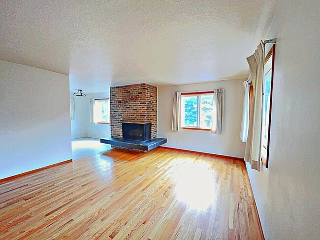 Building Photo - 3385 SE 10th Ave