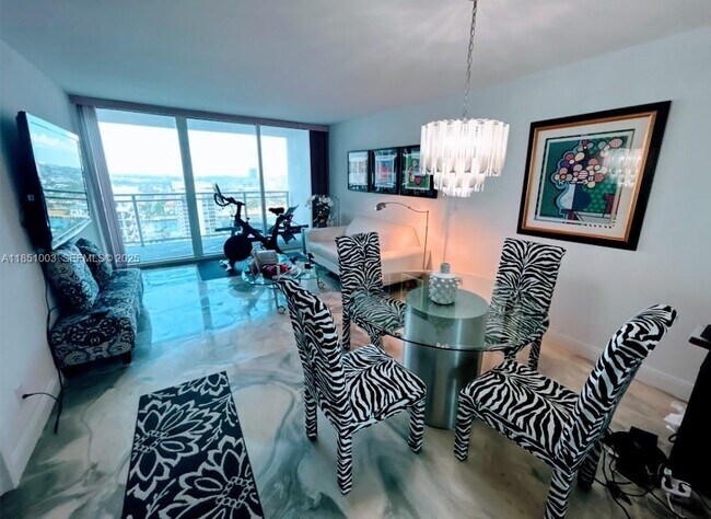 Building Photo - 2030 S Ocean Dr