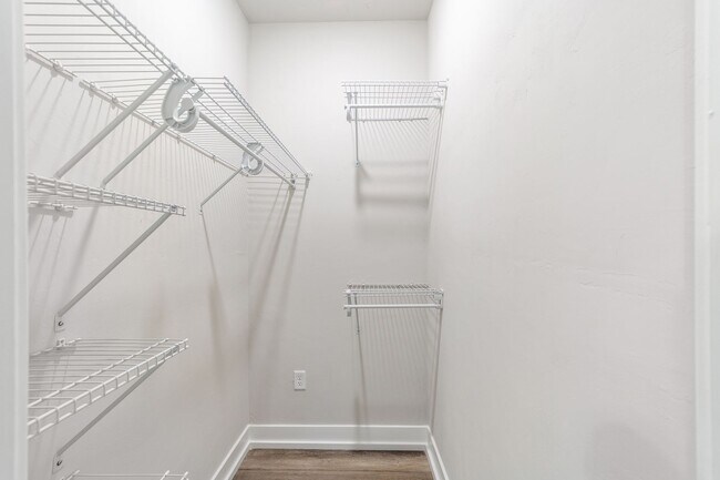 Building Photo - 2BR/2Bath Located in the heart of Gainesvi...