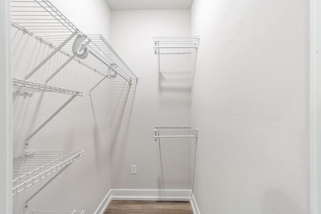 Building Photo - Built in 2024 a 2 bed 2 bath