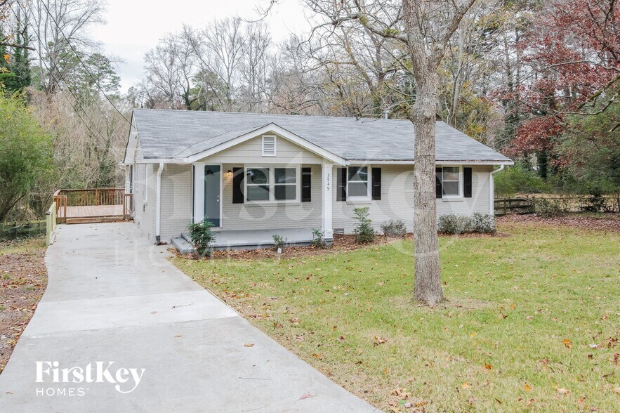 Building Photo - 3549 Tulip Dr