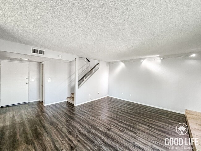 Building Photo - Stunning 3BD/2.5BA Townhouse in El Cajon W/ Central A/C, W/D, 2 Balconies, & Community Pool/Spa!