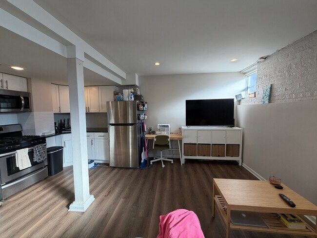 Building Photo - 4101 W Nelson St