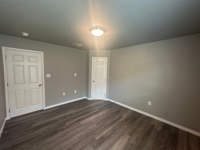 Building Photo - 3Bed/2Bath