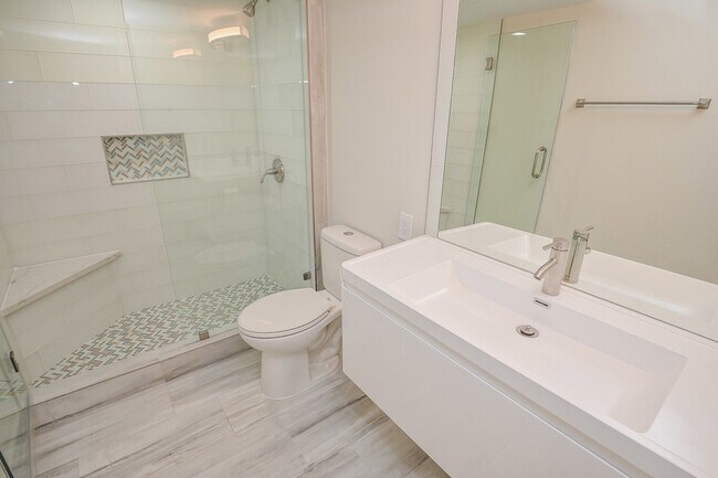 Building Photo - 15 Greenway Plz