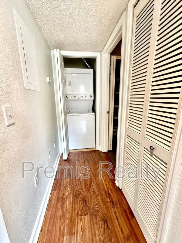 Building Photo - 2500 Winding Creek Blvd