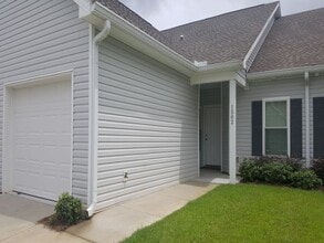 Building Photo - *****AVAILABLE NOW*****