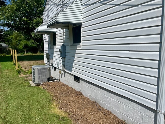 Building Photo - 5110 Kemp St