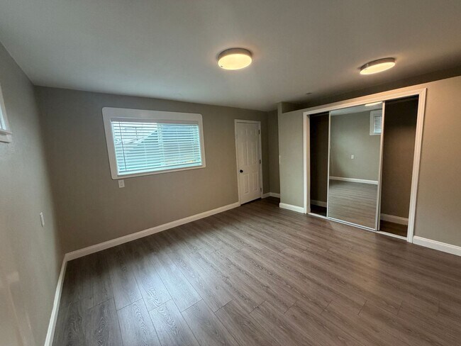 Building Photo - Move in ready -Cute and cozy 1 br house with bonus rooms
