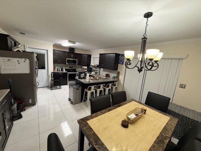 Building Photo - 2504 Ranch Lake Cir