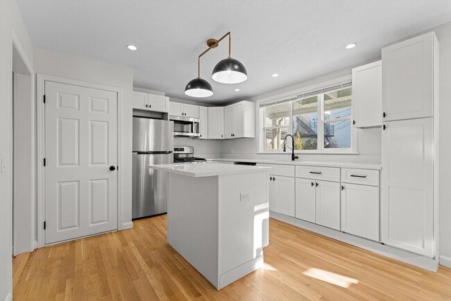 Building Photo - 9 Dexter St