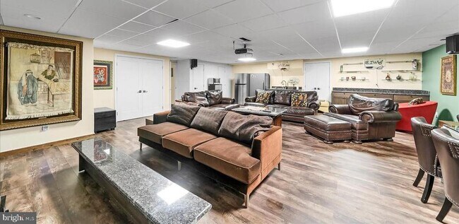 Building Photo - 482 Gypsy Ln