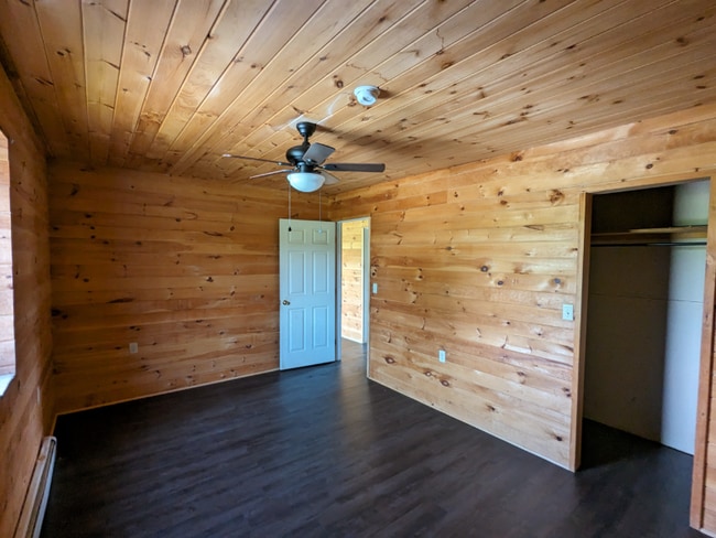 Building Photo - 215 Windy Hill Rd