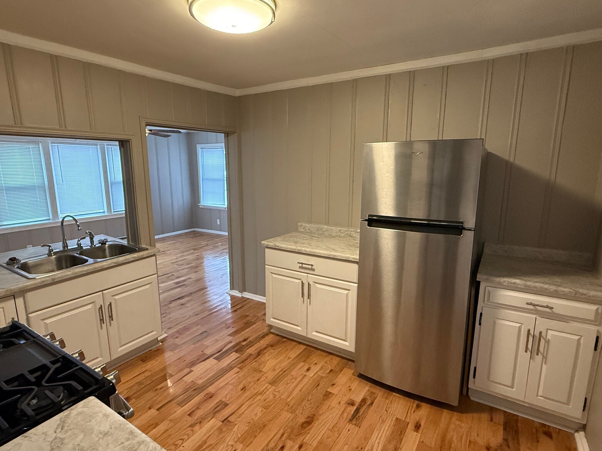 Building Photo - 218 Lawrence St