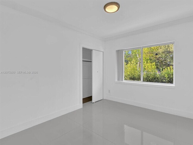 Building Photo - 1647 NE 146th St