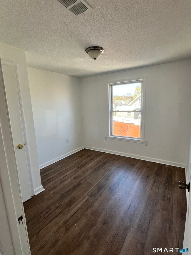 Building Photo - 192 Wakelee Ave