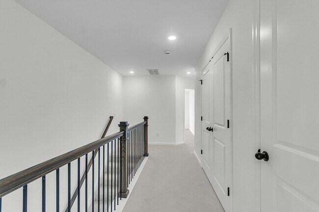 Building Photo - Move-In Ready Home in the Heart of Goose Creek