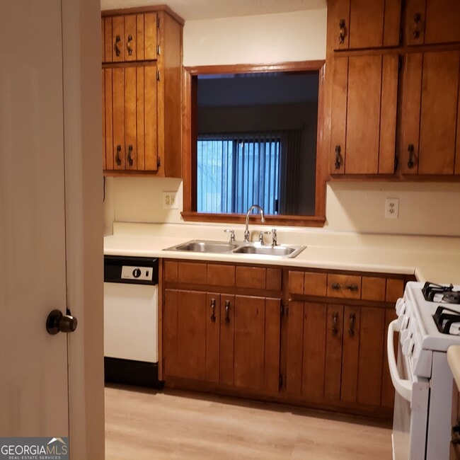 Building Photo - 5871 N Castlegate Dr