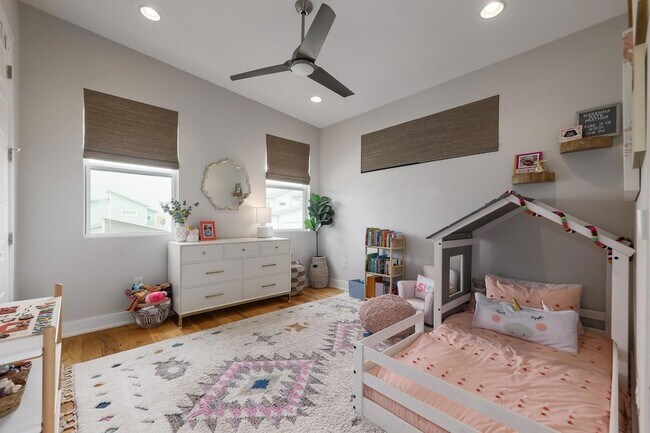 Building Photo - 7013 Boyle Dr