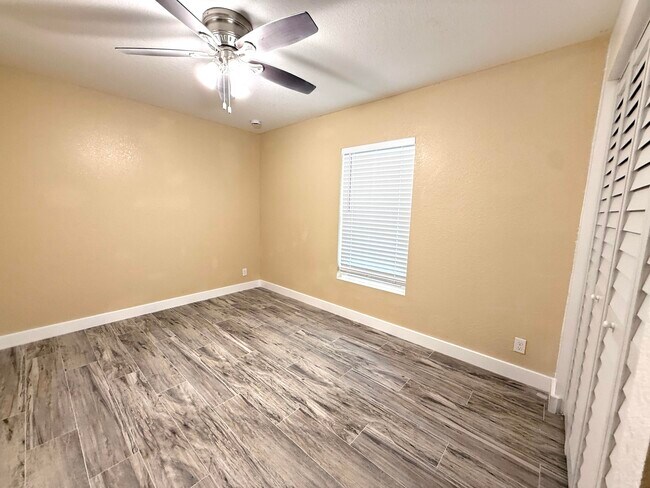 Building Photo - 15859 68th Ct N