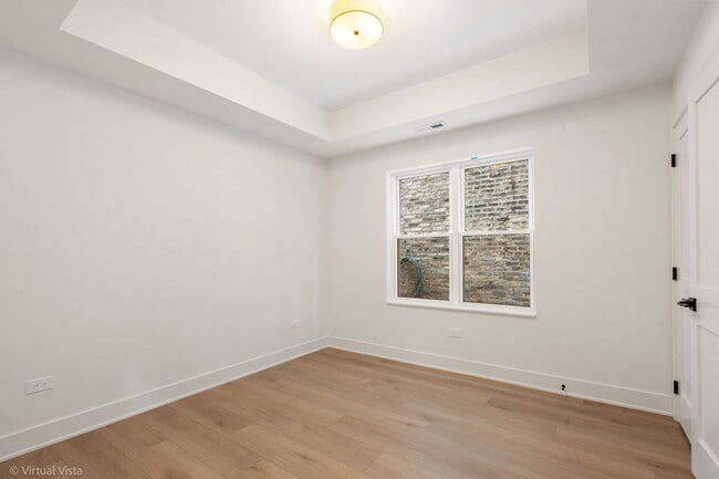 Building Photo - 2122 W 18th Pl