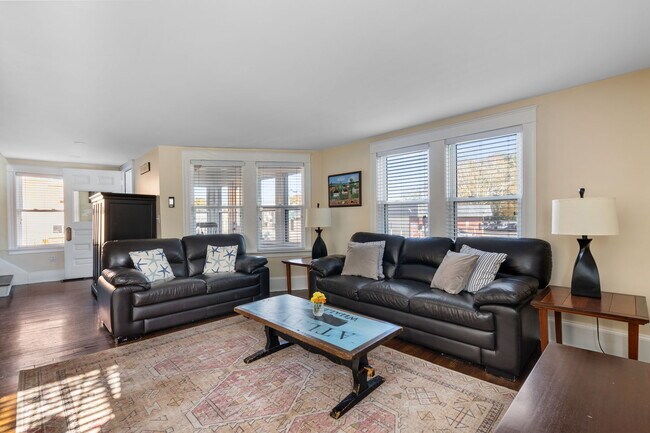 Building Photo - 181 Main St