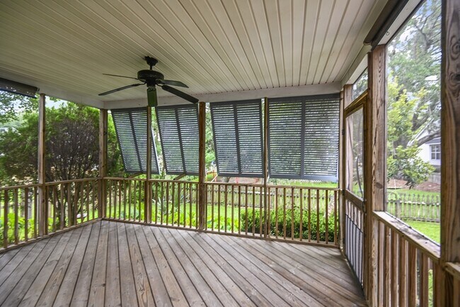 Building Photo - 115 Revolution Dr