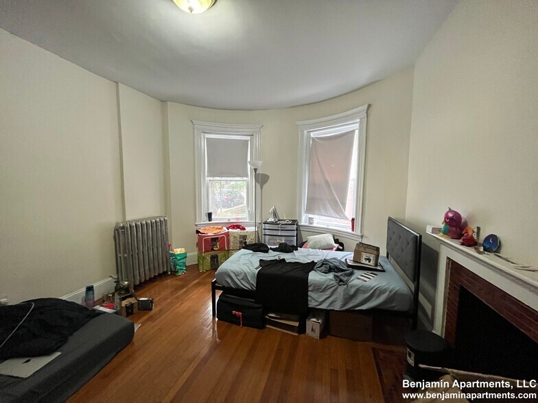 Building Photo - 1583 Beacon St