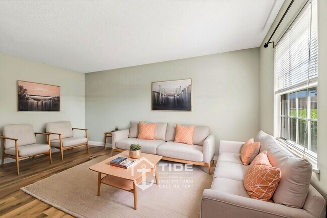 Building Photo - Coastal Convenience on James Island!