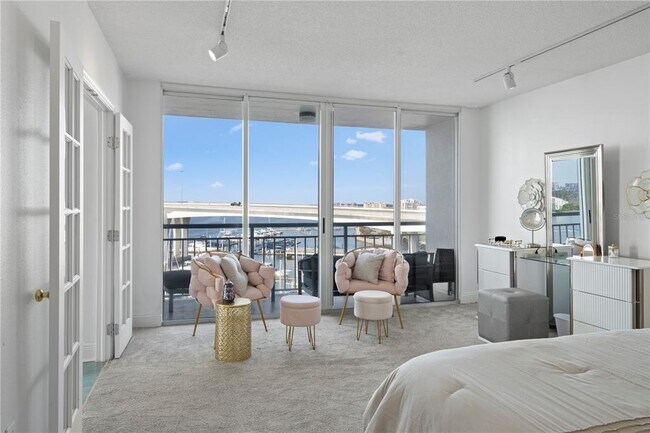 Building Photo - 100 Pierce St