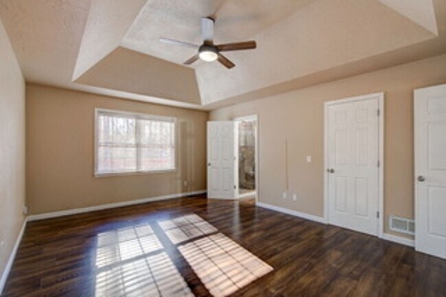 Building Photo - 212 Running Deer Dr
