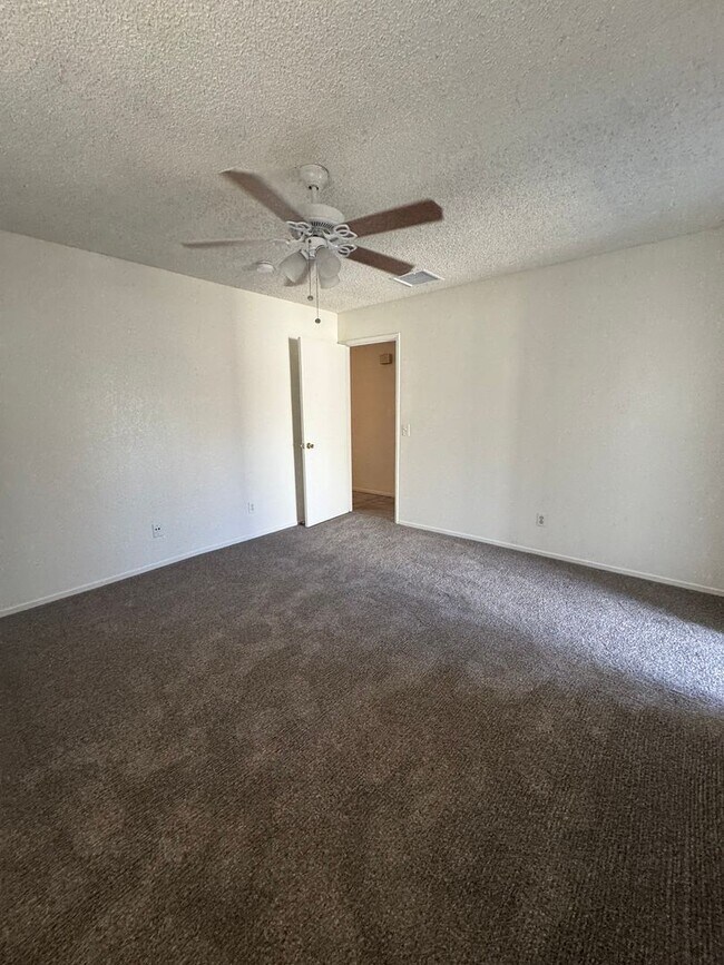 Building Photo - 25831 Temple Dr