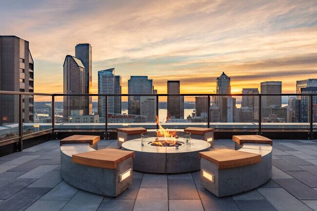 Building Photo - 1122 Madison St