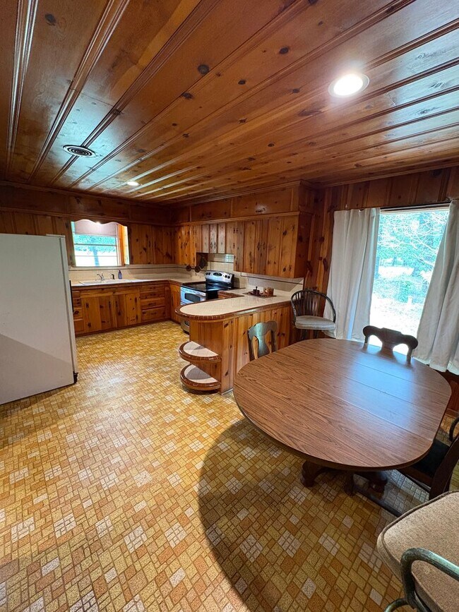 Building Photo - Storybook Cedar Home Down a Private Tree-Lined Drive