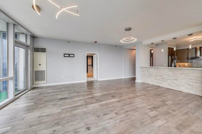 Building Photo - 1211 S Prairie Ave