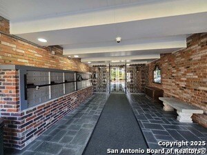 Building Photo - 8401 N New Braunfels Ave