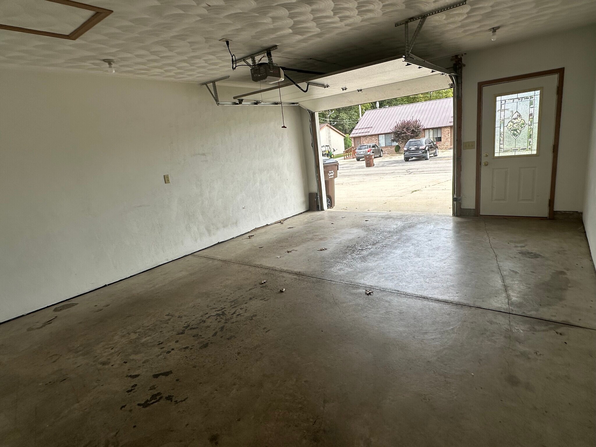 Building Photo - 1020 Lakeshore Dr