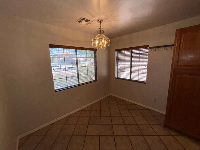 Building Photo - 12521 W Myer Ln