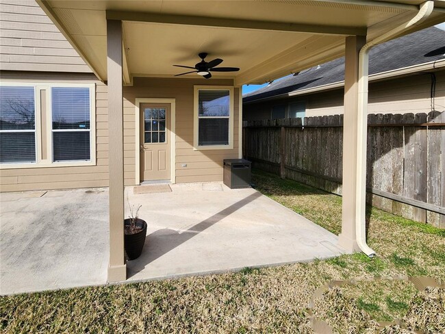 Building Photo - 21827 Sierra Long Dr